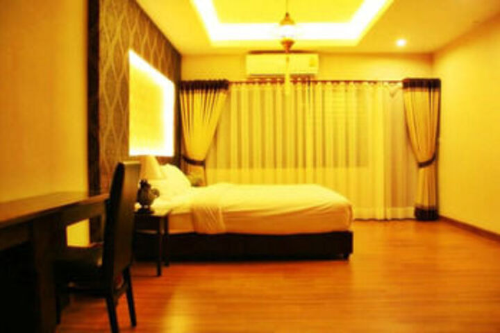 Room 9 of 24