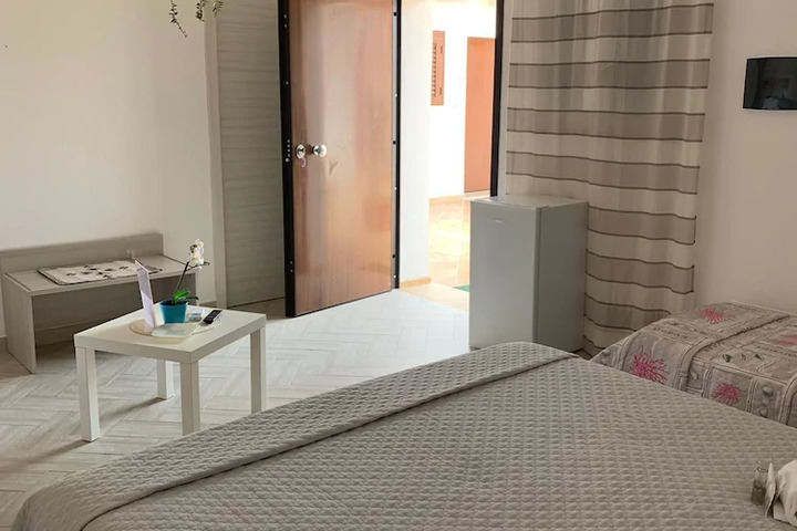 Room 6 of 8