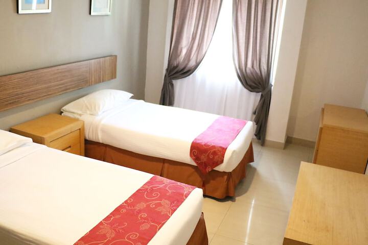 Room 8 of 40