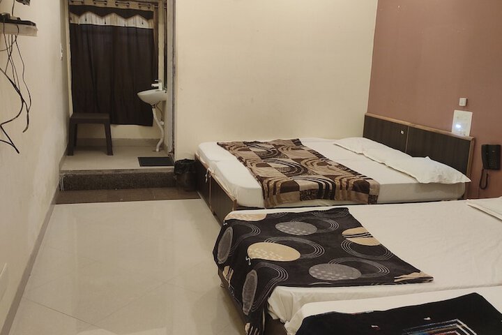 Room 5 of 10