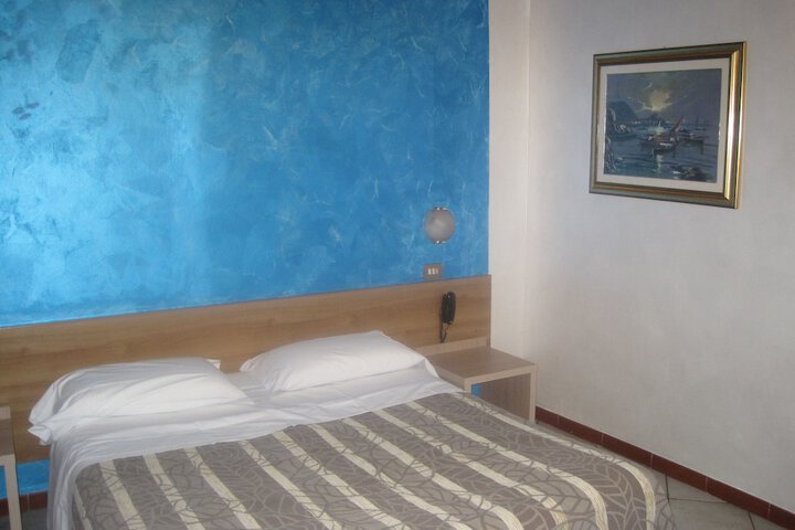 Room 12 of 30
