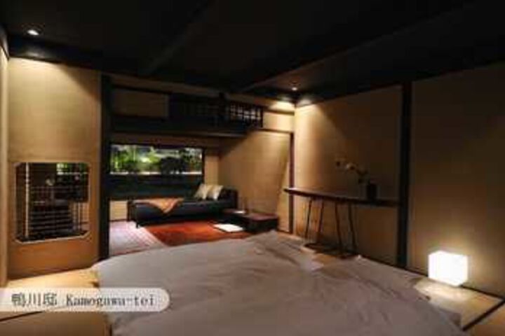 Room 22 of 48
