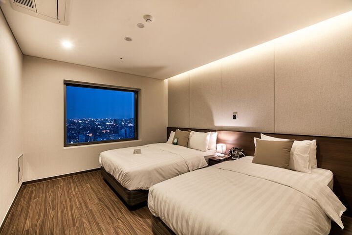 Room 43 of 69