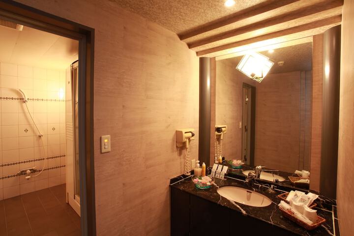 Room 11 of 35
