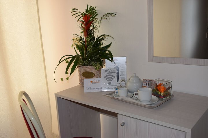 Room 6 of 15
