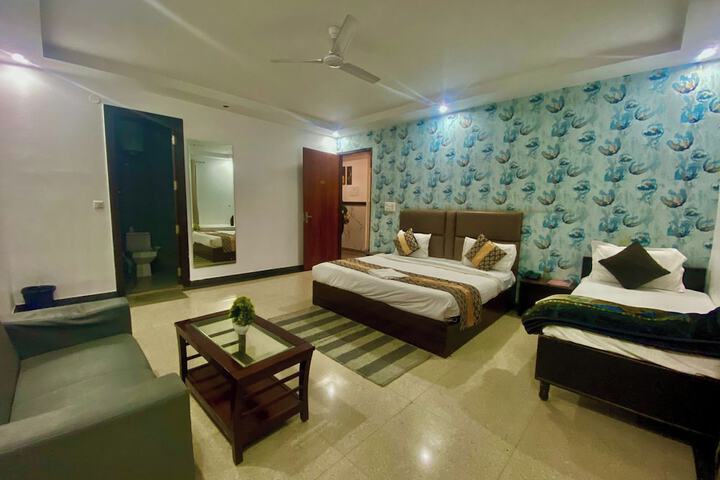 Room 13 of 31