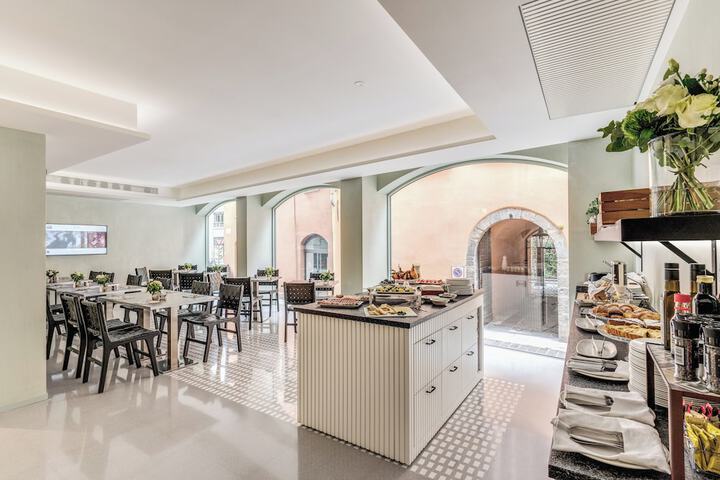 Breakfast area