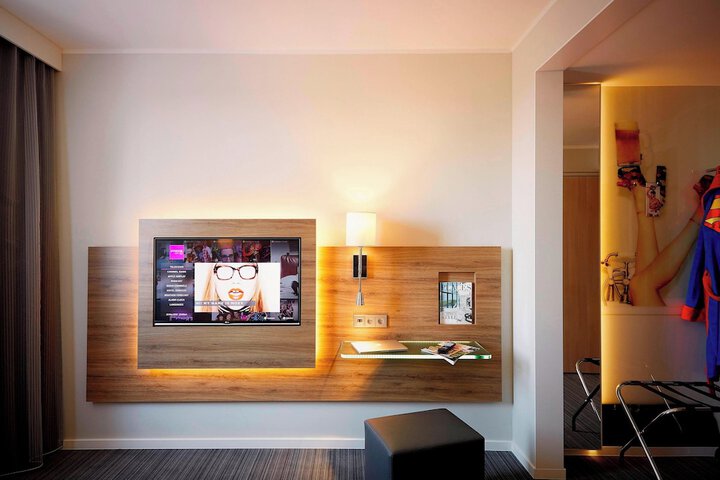 Room 17 of 46