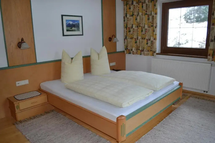 Room 4 of 13