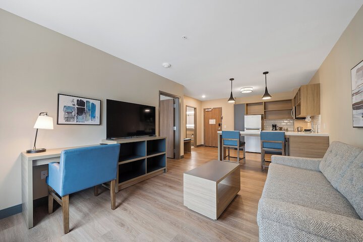 Room 2 of 62
