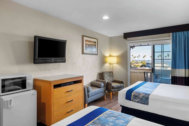 1 Queen Bed (9 of 23)