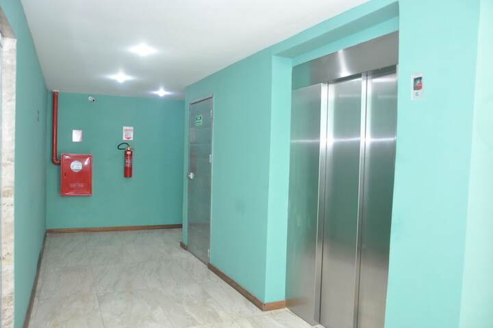 Ballroom/Hall 25 of 32