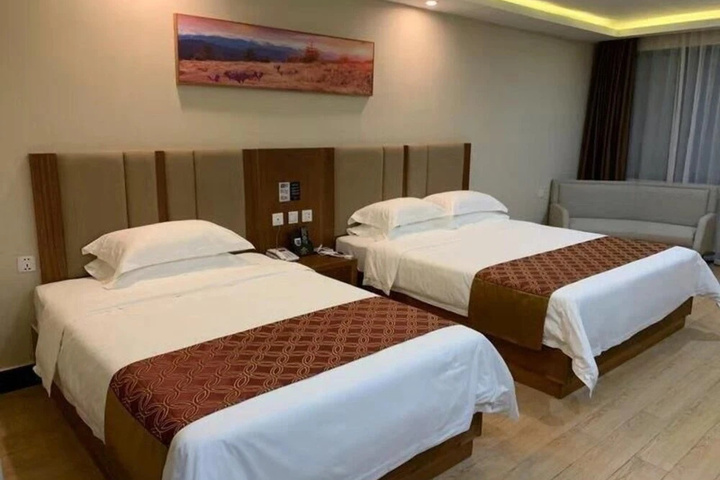 Room 4 of 15