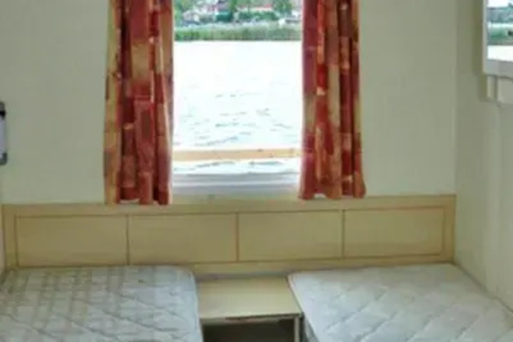 Room 2 of 7