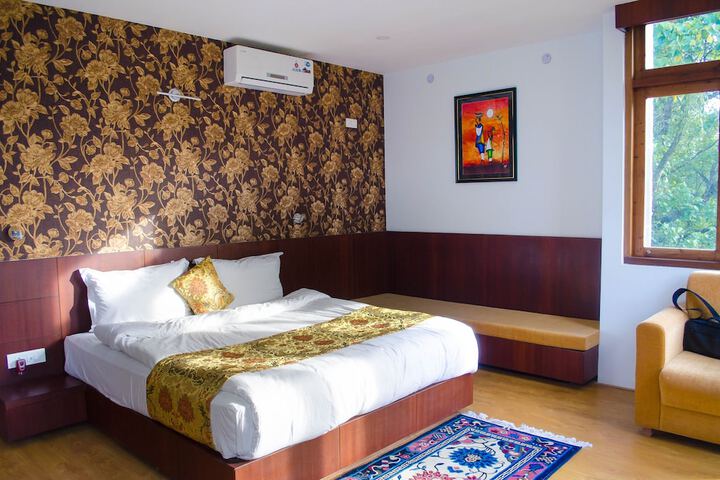 Room 4 of 37