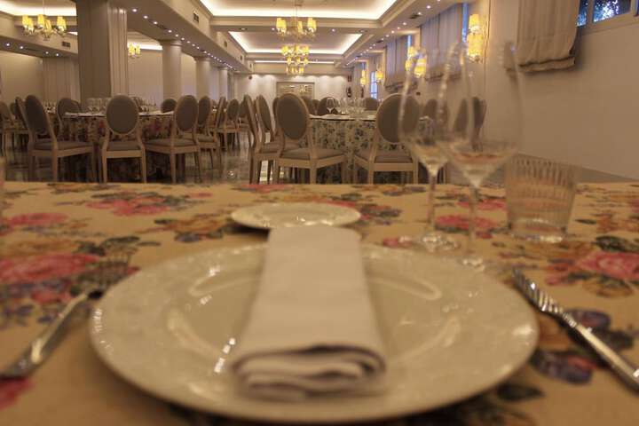 Dining 43 of 61