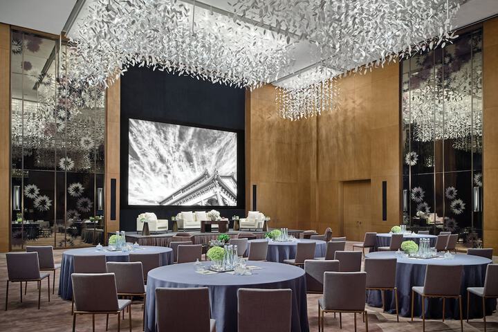 Ballroom/Hall 135 of 154
