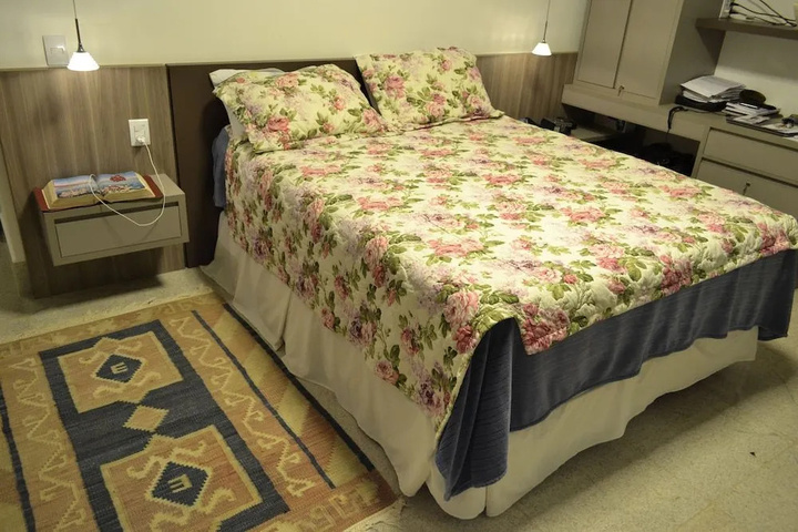 Room 5 of 12