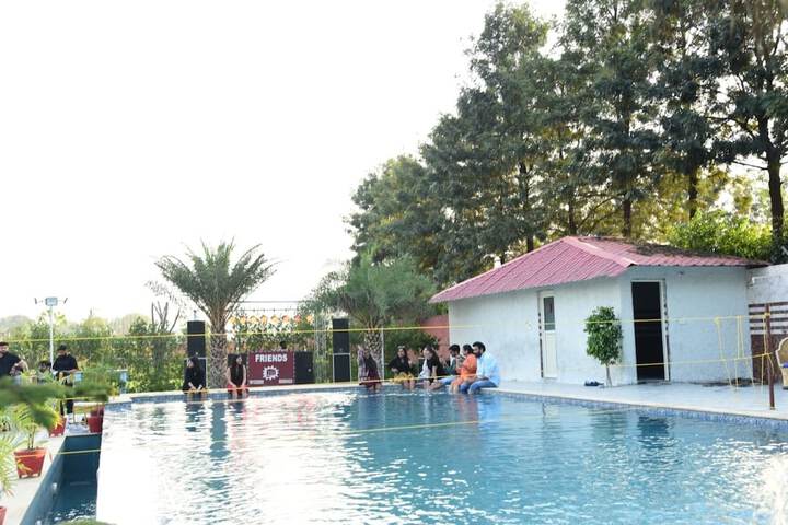 Pool 17 of 36