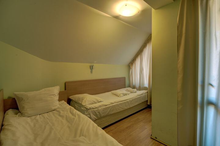 Room 16 of 38