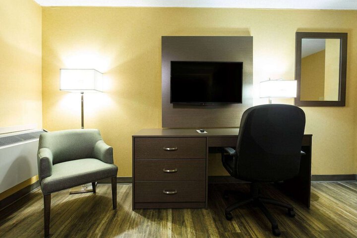 Room 13 of 32