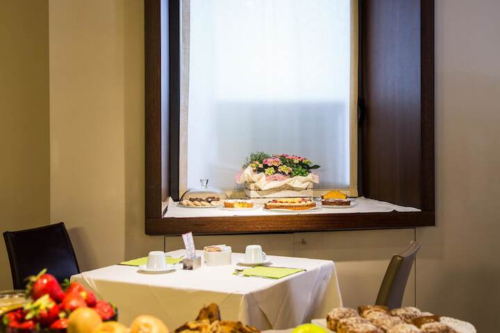 Breakfast/Coffee Service 37 of 46