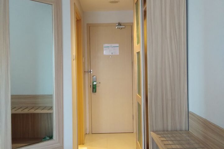 Room 8 of 51