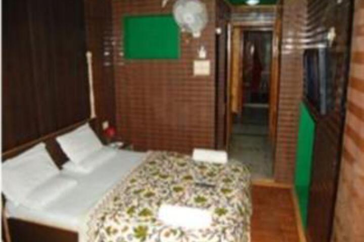 Room 2 of 5