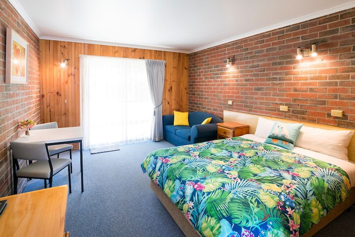 Room 8 of 35