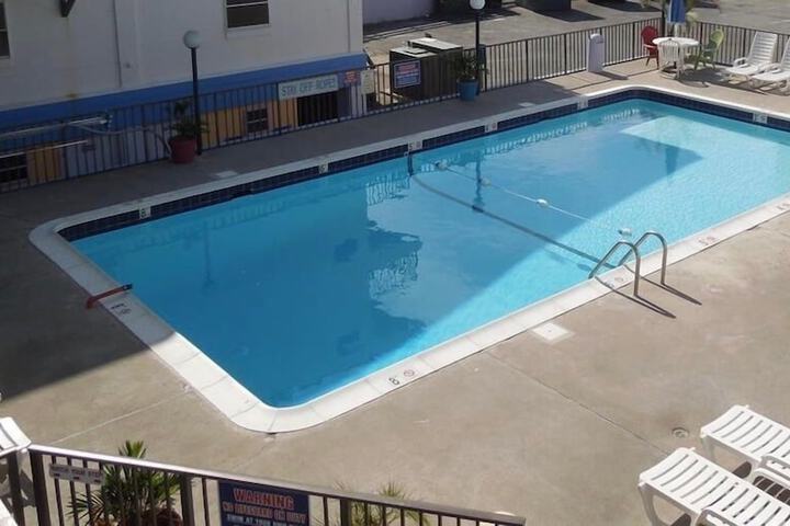 Pool 43 of 59