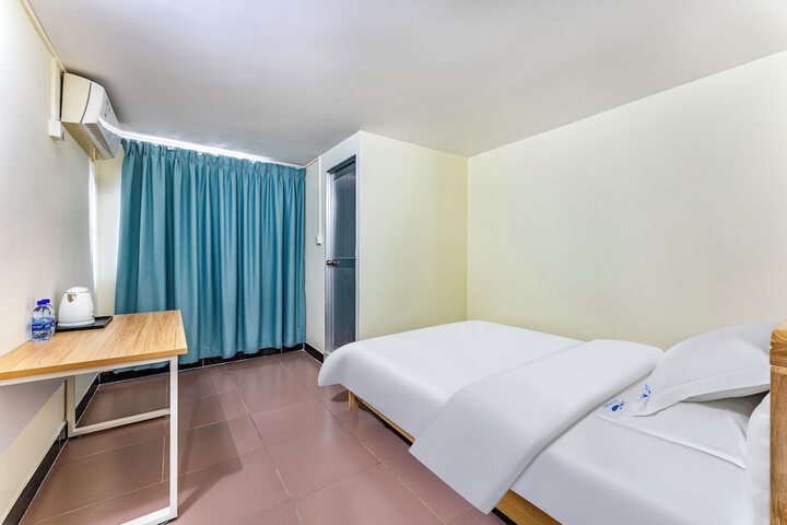 Room 6 of 44