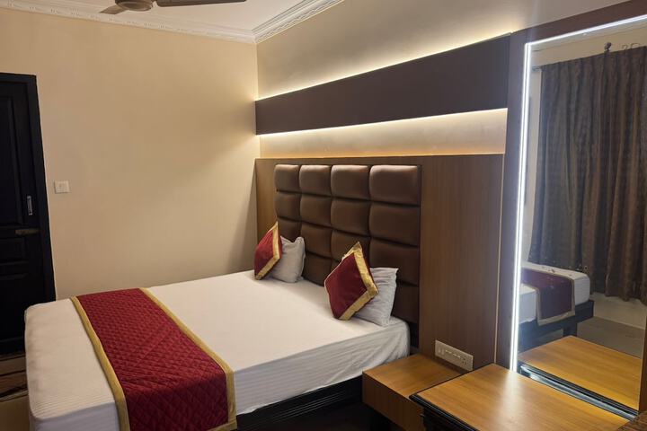 Room 10 of 18