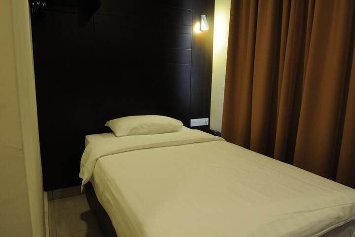 Room 10 of 17