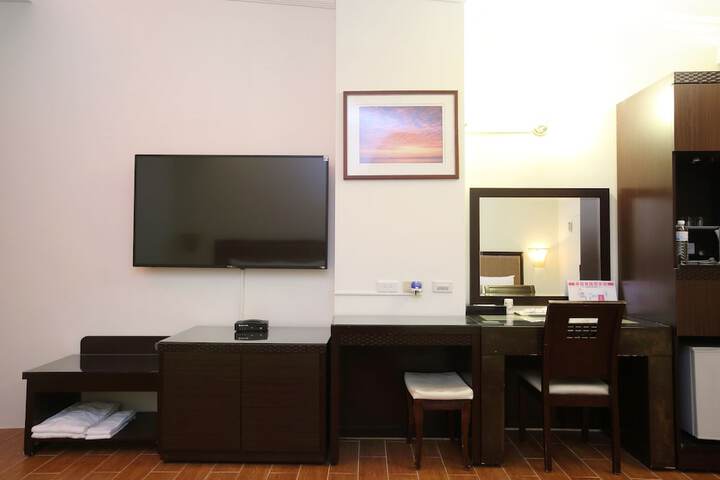 Room 16 of 33