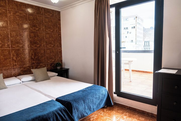 Room 10 of 31
