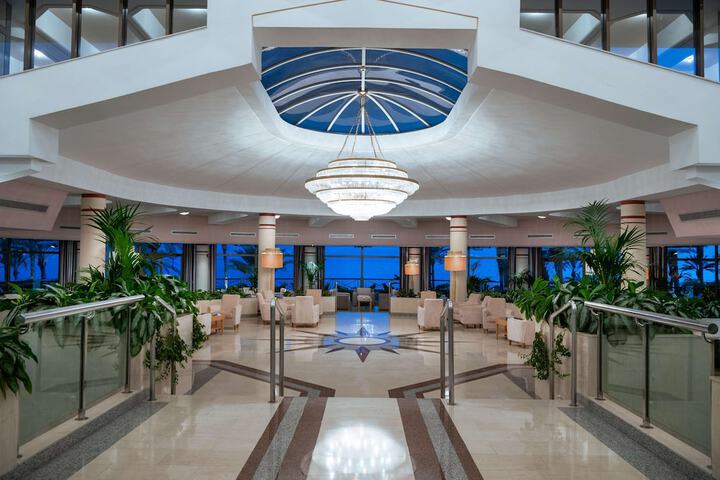 Entrance & Lobby
