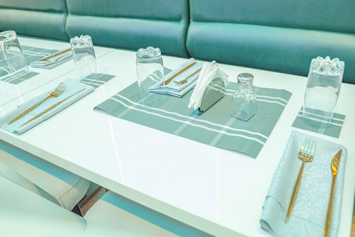 Dining 39 of 52