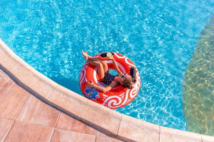Pools & Facilities