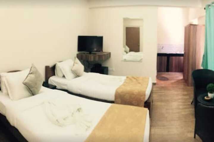 Room 5 of 12