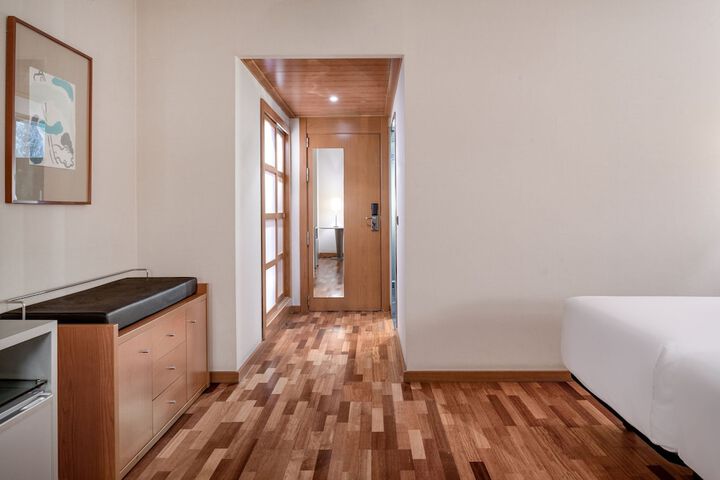 Room 10 of 65