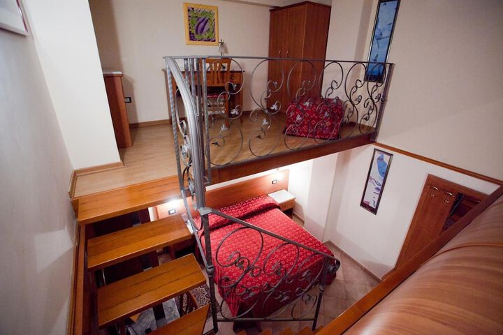 Room 7 of 27
