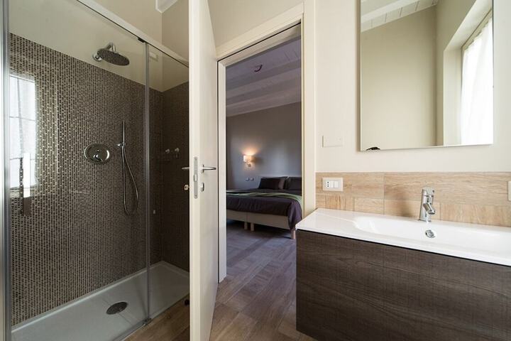 Room 16 of 32