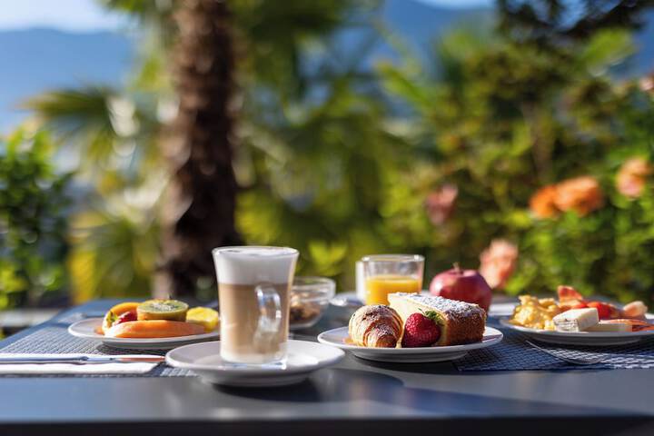 Breakfast/Coffee Service 100 of 156