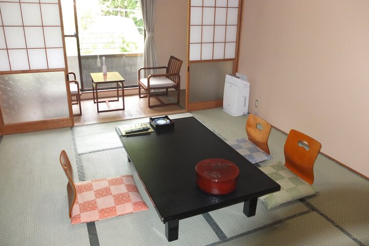 Room 9 of 82