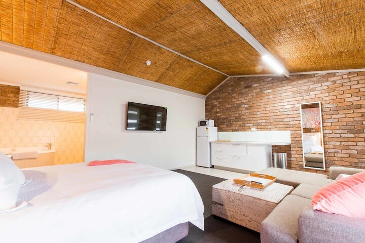 Room 15 of 63