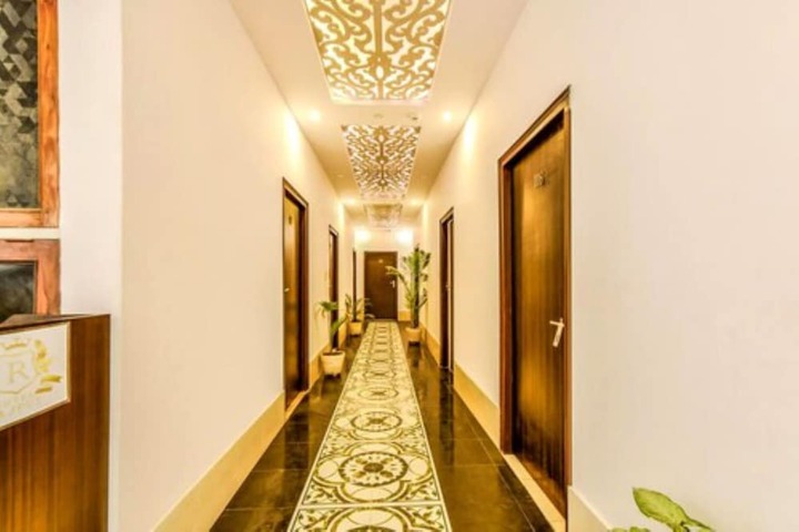 Ballroom/Hall 15 of 18