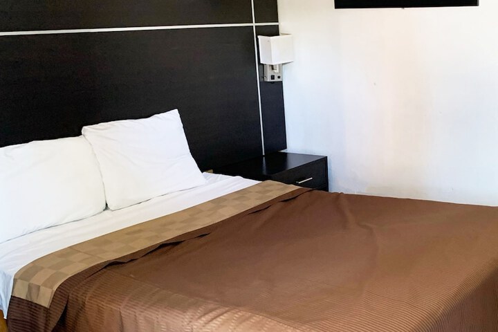 2 Double Beds (9 of 11)