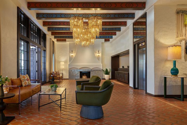 Entrance & Lobby