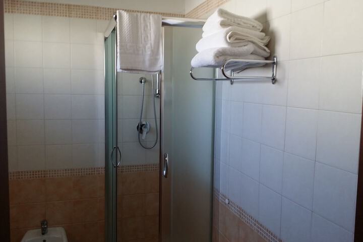 Room 33 of 63