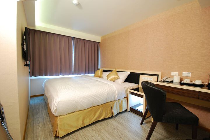 Room 2 of 25